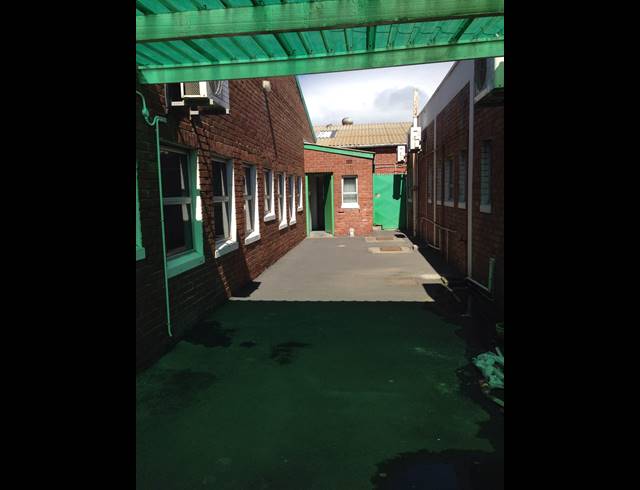 500M² FACTORY TO LET IN PAARDEN EILAND